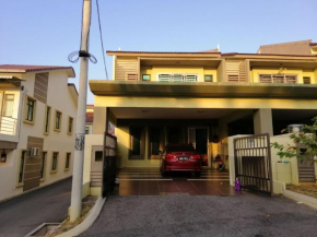 Homestay 5 ROOM 5 BATH Senawang N9 MusLlm ONLY